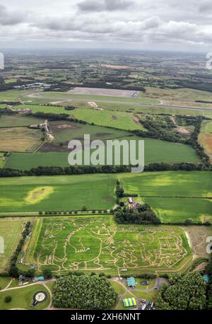 Una vista aerea del labirinto di York di quest'anno che celebra i 25 anni del Gruffalo. Il labirinto di York è il più grande del Regno Unito ed è costituito da oltre un milione di piante di mais vive in un campo di 15 acri. Il labirinto di mais del 25° anniversario di Gruffalo sarà aperto al pubblico da sabato 13 luglio. Data foto: Venerdì 12 luglio 2024. Foto Stock