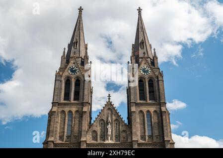 La Basilica di Santa Ludmila, chiesa cattolica neogotica in piazza Namesti Miru nel quartiere Vinohrady di Praga, Repubblica Ceca Foto Stock