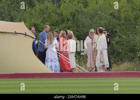 Il principe di Galles parla agli ospiti al di fuori della tenda dell'ospitalità dell'associazione di polo degli Stati Uniti durante la Out-Sourcing Inc Royal Charity Polo Cup 2023 presso il Guards Polo Club di Windsor, Berkshire. Data foto: Venerdì 12 luglio 2024. Foto Stock