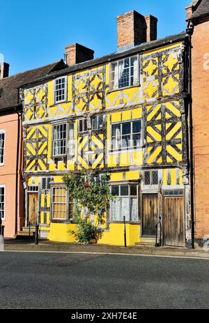 Vecchio Tudor a struttura mista in legno e muratura case di stile a Ludlow, Shropshire, Inghilterra. Estremità inferiore di Corve Street Foto Stock