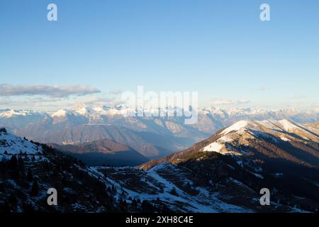 Vista dalla cima del monte Grappa, Veneto, Italia Foto Stock