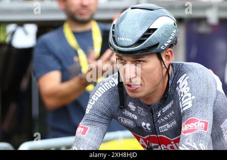 Pau, Francia. 12 luglio 2024. Il belga Jasper Philipsen di Alpecin-Deceuninck nella foto dopo aver vinto la 13a tappa del Tour de France 2024, da Agen a Pau, Francia (165, 3 km) venerdì 12 luglio 2024. La 111a edizione del Tour de France inizia sabato 29 giugno e si concluderà a Nizza, in Francia, il 21 luglio. BELGA FOTO DAVID PINTENS credito: Belga News Agency/Alamy Live News Foto Stock