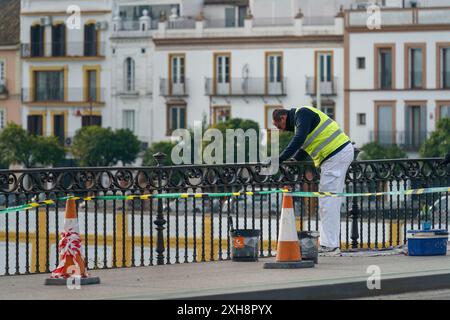 Siviglia, Spagna. 5 febbraio 2024 - Collezione di pittura dei lavoratori Foto Stock