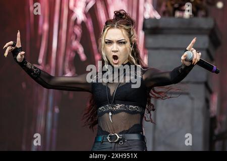 Adrienne Cowan interpreta Avantasia ospite al Tons of Rock 2024 Foto Stock