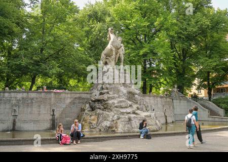 Siegfriedbrunnen, Rüdesheimer Platz, Wilmersdorf, Berlino, Deutschland *** Siegfried Fountain, Rüdesheimer Platz, Wilmersdorf, Berlino, Germania Foto Stock