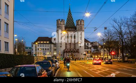 Basilea, Svizzera - 16 dicembre 2023: Spalentor a Basilea è un'ex porta della città. Sono considerate una delle porte più belle della città a sud-ovest Foto Stock