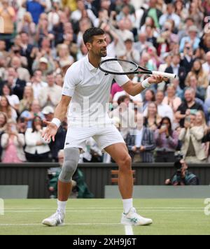 Londra, Regno Unito. 12 luglio 2024. Novak Djokovic è vittorioso nella semifinale maschile contro Lorenzo Musetti ai Campionati di Wimbledon 2024 a Londra venerdì 12 luglio 2024. Foto di Hugo Philpott/UPI credito: UPI/Alamy Live News Foto Stock