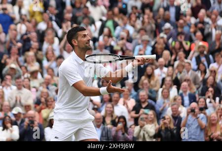 Londra, Regno Unito. 12 luglio 2024. Novak Djokovic è vittorioso nella semifinale maschile contro Lorenzo Musetti ai Campionati di Wimbledon 2024 a Londra venerdì 12 luglio 2024. Foto di Hugo Philpott/UPI credito: UPI/Alamy Live News Foto Stock