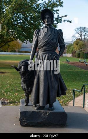 Una statua della scozzese (Glasgow) nata Elisa Forlong e del suo sassone Merino RAM a Campbell Town, nella zona delle Midlands della Tasmania, Australia. Jack ELISA Foto Stock