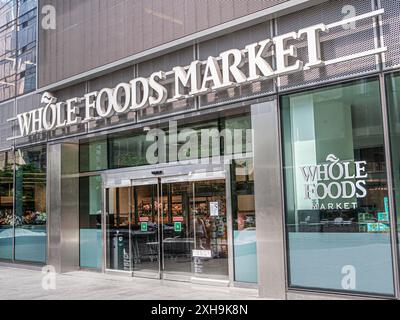 Whole Foods Market, cartello e ingresso dell'edificio, Hudson Yards, New York City, New York, Stati Uniti Foto Stock