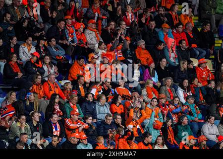 Sittard, Paesi Bassi. 12 luglio 2024. SITTARD, PAESI BASSI - 12 LUGLIO: Tifosi dei Paesi Bassi durante la partita di qualificazione UEFA EURO 2025 femminile tra Paesi Bassi e Italia al fortuna Sittard Stadion il 12 luglio 2024 a Sittard, Paesi Bassi. (Foto di Joris Verwijst/Orange Pictures) credito: Orange Pics BV/Alamy Live News Foto Stock