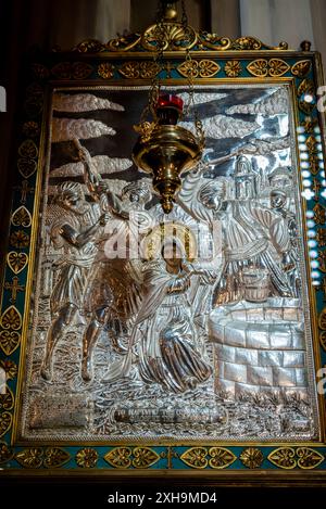 Icona greca in argento, Cattedrale metropolitana dell'Annunciazione, popolarmente conosciuta come Metropolis o Mitropoli, costruita nel XIX secolo, Atene, G. Foto Stock