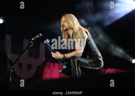 Vizovice, Repubblica Ceca. 12 luglio 2024. Richie Faulkner dei Judas Priest si esibisce durante il secondo giorno del festival di quattro giorni di musica metal e rock Masters of Rock a Vizovice, Repubblica Ceca, 12 luglio 2024. Crediti: Dalibor Gluck/CTK Photo/Alamy Live News Foto Stock