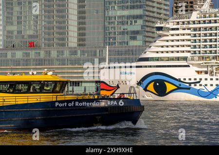 Rotterdam, Skyline an der Nieuwe Maas, Hochhäuser am Kop van Zuid Stadtteil, Kreuzfahrtschiff Aida prima Am Cruise Terminal, Niederlande Skyline Rotterdam *** Rotterdam, Skyline al Nieuwe Maas, grattacieli nel quartiere Kop van Zuid, nave da crociera Aida prima al terminal delle navi da crociera, Netherlands Skyline Rotterdam Foto Stock