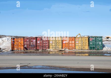 Spedizione di container su Niaqunngusiariaq a Iqaluit, Nunavut, Canada Foto Stock