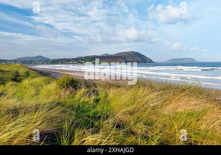 Pollan Bay, Donegal, Irlanda. Due miglia di spiaggia di sabbia strand e dune vicino al villaggio di Ballyliffin nel nord-ovest della Penisola di Inishowen. Estate Foto Stock