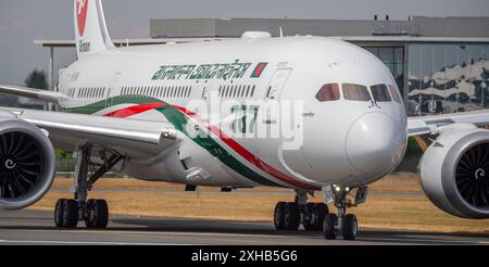 Boeing 787 di Biman Bangladesh Airlines in rullaggio a Farnborough, Inghilterra, 2018 Foto Stock