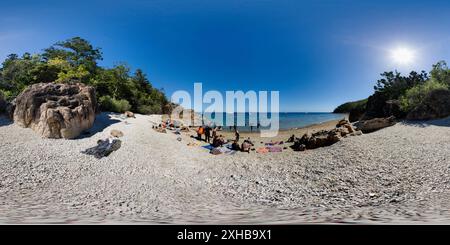 Visualizzazione panoramica a 360 gradi di Scena in spiaggia a Blue Pearl Bay sull'isola di Hayman, Queensland, Australia