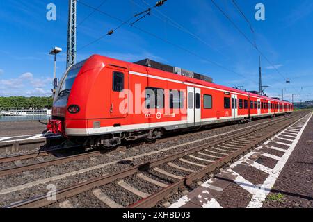 Treno DB Regio alla stazione ferroviaria di Koblenz-Ehrenbreitstein Foto Stock