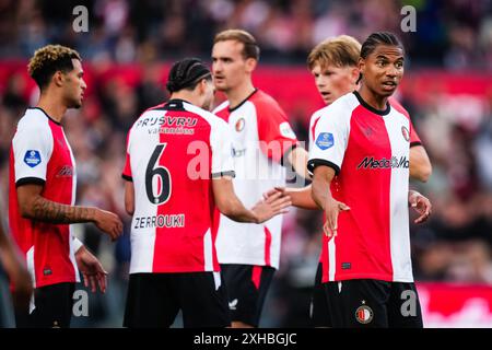 Rotterdam, Paesi Bassi. 13 luglio 2024. Rotterdam - Jan Plug del Feyenoord e Calvin Stengs del Feyenoord durante la seconda amichevole in preparazione della stagione Eredivisie 2024/2025 tra Feyenoord e KRC Genk il 13 luglio 2024 allo Stadion Feijenoord De Kuip di Rotterdam, Paesi Bassi Credit: Box to box Pictures/Alamy Live News Foto Stock