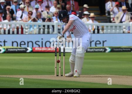 LONDRA, Regno Unito, JULY11:England's Harry Brook in azione durante Rothesay test ITS test Day 2 of 5 match tra Inghilterra e Indie occidentali al Lord's Cricket Ground, Londra l'11 luglio 2024 Foto Stock