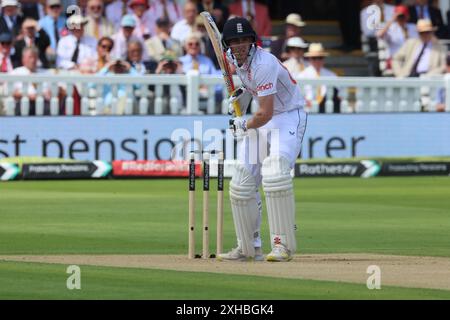 LONDRA, Regno Unito, JULY11:England's Harry Brook in azione durante Rothesay test ITS test Day 2 of 5 match tra Inghilterra e Indie occidentali al Lord's Cricket Ground, Londra l'11 luglio 2024 Foto Stock