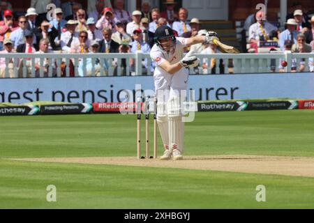 LONDRA, Regno Unito, JULY11: Harry Brook dell'Inghilterra in azione durante il Rothesay test il suo test Day 2 of 5 match tra Inghilterra e Indie occidentali al Lord's Cricket Ground di Londra l'11 luglio 2024 Foto Stock