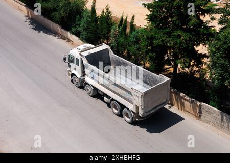 un carrello con vista dall'alto della terra Foto Stock