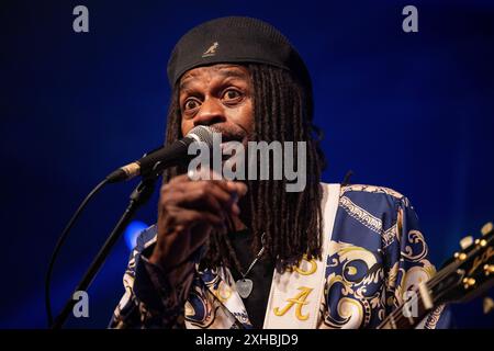 Bernard Allison voce, chitarra. Xettx, Deutschland, Gaildorf, 12.07.2024, 28. Bluesfest, 2024, , Bernard Allison USA, Kocherwiese foto: A2 Bildagentur/Peter Hartenfelser *** Bernard Allison voce, chitarra xettx, Germania, Gaildorf, 12 07 2024, 28 Bluesfest, 2024, , Bernard Allison USA , Kocherwiese Photo A2 Bildagentur Peter Hartenfelser Foto Stock