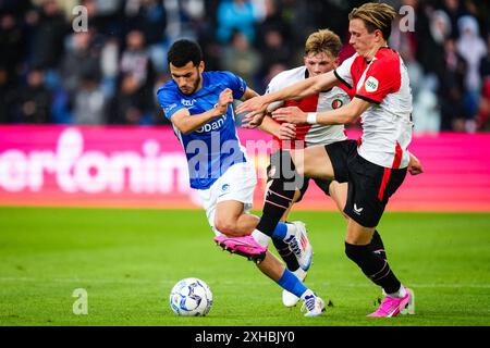 Rotterdam, Paesi Bassi. 13 luglio 2024. Rotterdam - Zakaria El Ouahdi del KRC Genk, Jan Plug del Feyenoord e Marcus Pedersen del Feyenoord durante la seconda amichevole in preparazione della stagione Eredivisie 2024/2025 tra Feyenoord e KRC Genk il 13 luglio 2024 allo Stadion Feijenoord De Kuip di Rotterdam, Paesi Bassi credito: immagini Box to Box/Alamy Live News Foto Stock