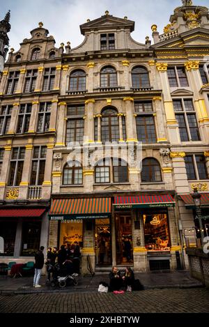 Maison du Pigeon e l'Ange sulla Grand Place di Bruxelles, Belgio. Foto Stock