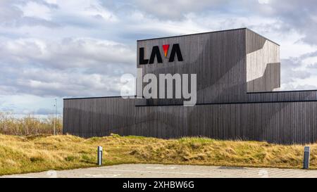 Hvolsvollur, Islanda, 16.05.22. Il Lava Center (Islanda Volcano e Earthquake Center) edificio moderno con mostre didattiche interattive. Foto Stock