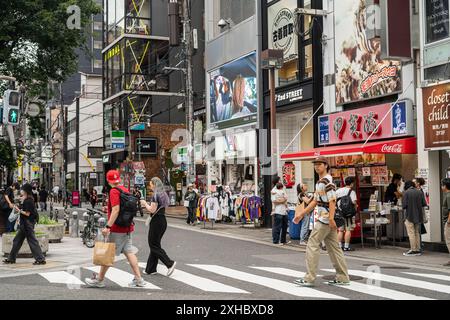 Shinsaibashi è un distretto nel quartiere Chūō-ku di Osaka, in Giappone, e la principale area commerciale della città, Foto Stock