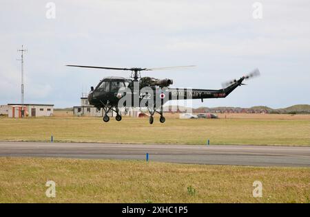 Una Wasp HA un elicottero Mk1 XT420 della Royal Navy presso l'aeroporto di Blackpool, Blackpool, Lancashire, Regno Unito, Europa Foto Stock