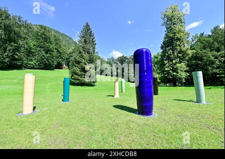 Bad Ischl, alta Austria, Austria. Mostra ai Weiwei nel Kaiserpark di Bad Ischl. I vasi di ai Weiwei nel Parco Imperiale Foto Stock