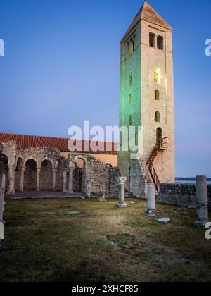 Campanile nella città vecchia di Rab Croazia Foto Stock