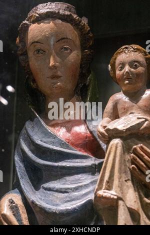 Nostra Signora di Burnao, 14 ° secolo, legno intagliato e policromo, Burnao, Museo Diocesano di Jaca, Huesca, Spagna Foto Stock