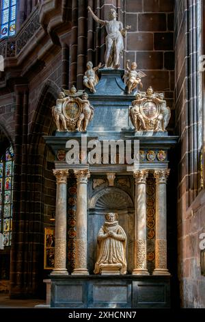 La tomba rinascimentale della margravia Sofia di Brandeburgo (1563-1639) nella chiesa di San Lorenzo (Lorenzkirche) a Norimberga, Baviera, Germania. La tomba i Foto Stock