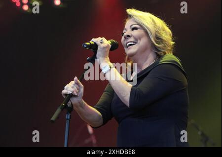 80er Kultstar Sandra beim Berliner Rundfunk Open Air 2024 Berlin Parkbühne Wuhlheide 13.07.2024 *** 80s cult star Sandra al Berliner Rundfunk Open Air 2024 Berlin Parkbühne Wuhlheide 13 07 2024 Copyright: Xmix1x Foto Stock