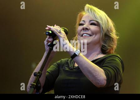 80er Kultstar Sandra beim Berliner Rundfunk Open Air 2024 Berlin Parkbühne Wuhlheide 13.07.2024 *** 80s cult star Sandra al Berliner Rundfunk Open Air 2024 Berlin Parkbühne Wuhlheide 13 07 2024 Copyright: Xmix1x Foto Stock