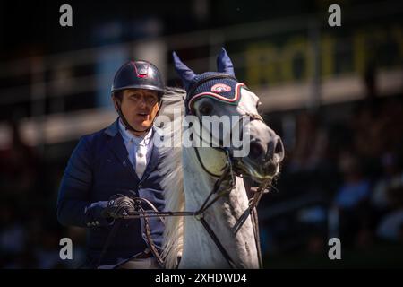 I migliori atleti da tutto il mondo si incontrano al Calgary's Spruce Meadows Foto Stock