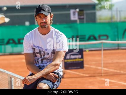 Ritratto dell'ex tennista Juan Carlos Ferrero ex numero uno dell'ATP durante otto settimane nel 2003 e attualmente allenatore di Carlos Alcaraz Foto Stock