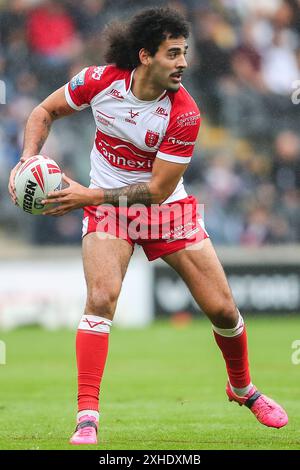 Hull, Regno Unito. 13 luglio 2024. Tyrone May of Hull KR passa la palla durante la partita del 17° turno della Super League Betfred Hull FC vs Hull KR al MKM Stadium di Hull, Regno Unito, 13 luglio 2024 (foto di Gareth Evans/News Images) a Hull, Regno Unito, il 7/13/2024. (Foto di Gareth Evans/News Images/Sipa USA) credito: SIPA USA/Alamy Live News Foto Stock