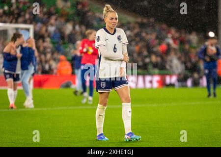 L'inglese Alex Greenwood dopo la partita del gruppo 3 del Campionato europeo femminile UEFA tra Inghilterra donne e Repubblica d'Irlanda a Carrow Road, Norwich, venerdì 12 luglio 2024. (Foto: David Watts | mi News) crediti: MI News & Sport /Alamy Live News Foto Stock