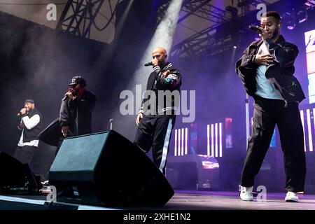 Eden Project, Bodelva, Regno Unito 13 luglio 2024. I JLS si esibiscono alle Eden Sessions 2024 tenutesi presso l'iconico Eden Project, Bodelva, Cornovaglia, Regno Unito. La band è composta da Aston Merrygold, Oritsé Williams, Marvin Humes, & JB Gill, ed è salita alla ribalta dopo la loro apparizione in The X Factor nel 2008. La band ha venduto più di 2 milioni di album e 3 milioni di singoli e continua la sua carriera musicale e televisiva. Credito: Mark Passmore/Alamy Live News Foto Stock