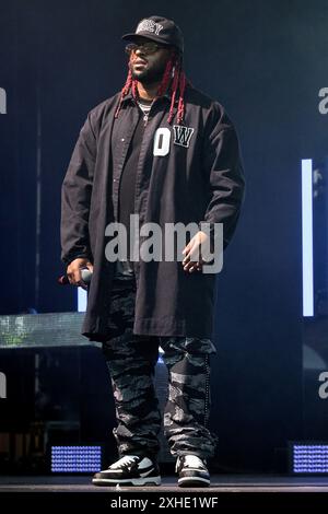 Eden Project, Bodelva, Regno Unito 13 luglio 2024. I JLS si esibiscono alle Eden Sessions 2024 tenutesi presso l'iconico Eden Project, Bodelva, Cornovaglia, Regno Unito. La band è composta da Aston Merrygold, Oritsé Williams, Marvin Humes, & JB Gill, ed è salita alla ribalta dopo la loro apparizione in The X Factor nel 2008. La band ha venduto più di 2 milioni di album e 3 milioni di singoli e continua la sua carriera musicale e televisiva. Credito: Mark Passmore/Alamy Live News Foto Stock