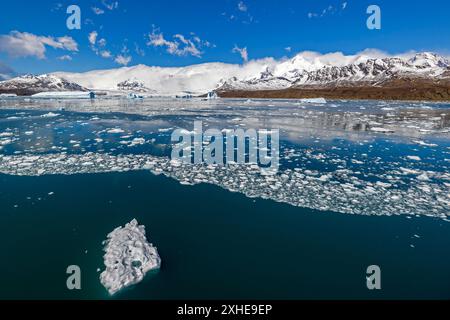 Iceberg, Cumberland East Bay, South Georgia Island, martedì 28 novembre, 2023. foto: David Rowland / One-Image.com Foto Stock