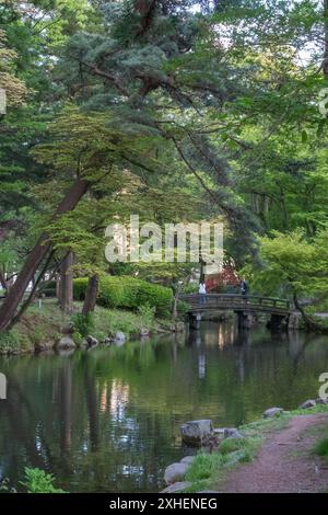 I terreni del castello di Morioka, Iwate, Giappone, all'inizio della primavera Foto Stock