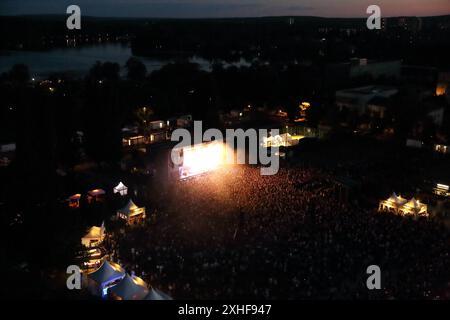 Die Band Revolverheld beim Stadtwerkefest im Lustgarten a Potsdam, 13. Juli 2024. Revolverheld Konzert Potsdam *** la band Revolverheld allo Stadtwerkefest nel Lustgarten di Potsdam, 13 luglio 2024 Revolverheld Concert Potsdam Foto Stock