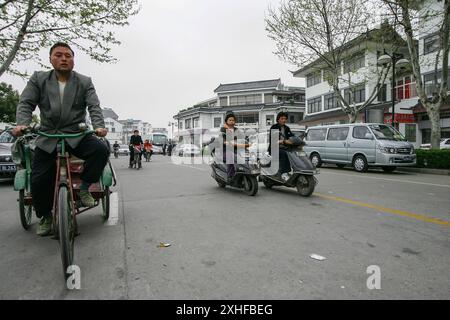 Una vista generale del centro e' stata vista a Yangzhou, in Cina. (Foto di Seung-il Ryu/NurPhoto) Foto Stock